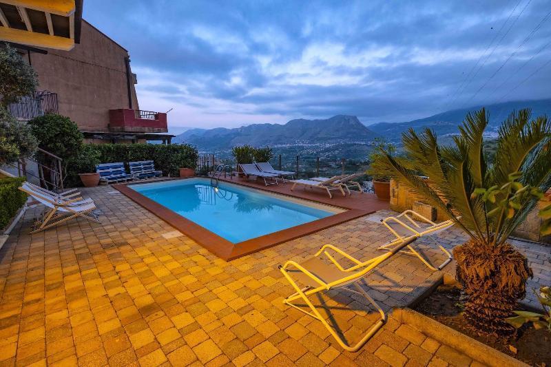Bnb Casa Rossa Монреале Экстерьер фото
