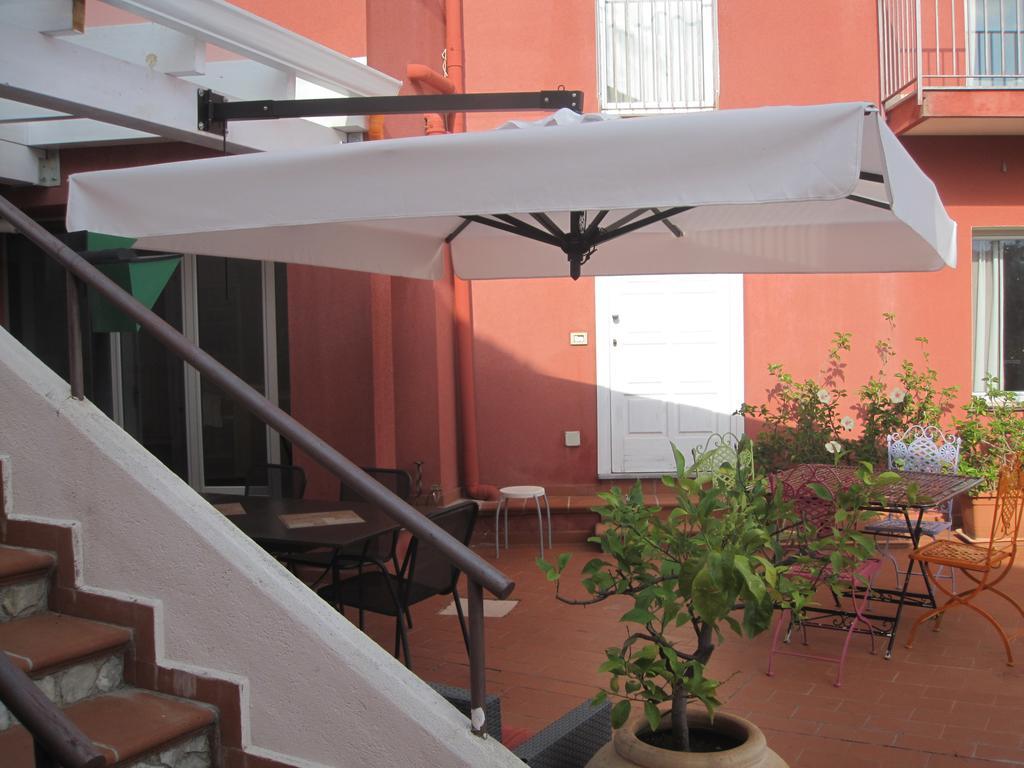Bnb Casa Rossa Монреале Экстерьер фото